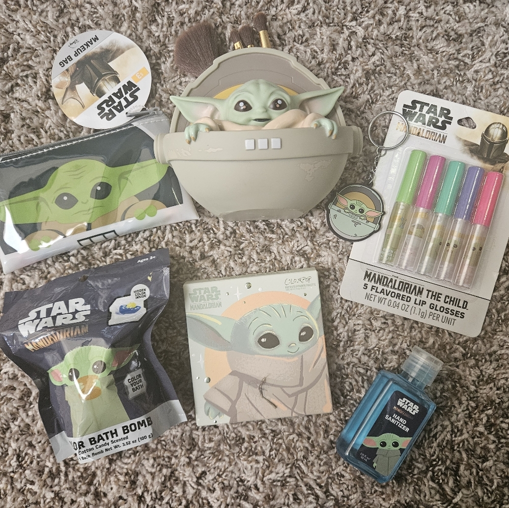 NEW Star Wars Baby Yoda Set